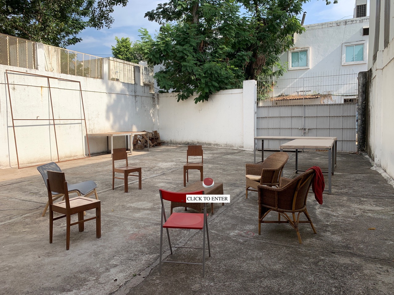 Screenshot of the the ‘Digital Courtyard’ where participants in LASUEMO meet.