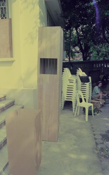 Head Facing? — Preparation (Set of 5 Photographs)